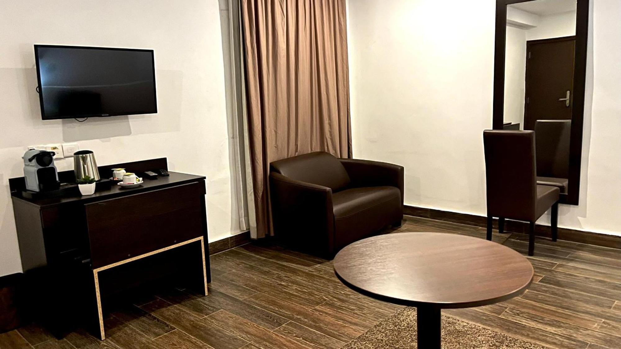 Hotel Quatre Saisons Nawakszut Zewnętrze zdjęcie